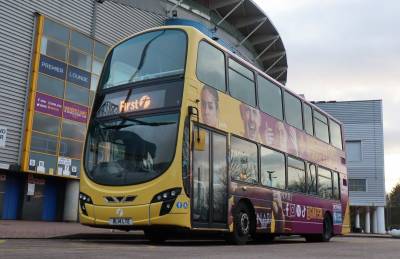 First Bus and Huddersfield team up to unveil Giants bus