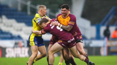 GIANTS EDGED OUT BY WIRE IN ROUND 1