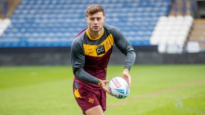 CARR TO JOIN BRADFORD ON-LOAN
